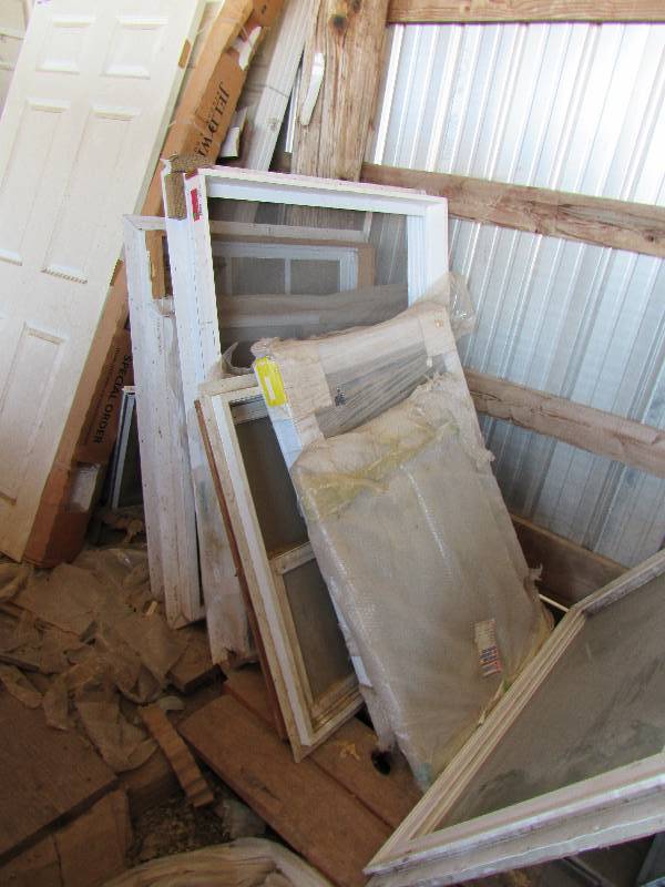 lot 7552 image: Lot of Windows - Various Sizes