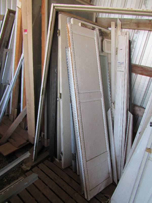 lot 7553 image: Lot of Doors