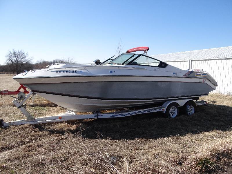 lot 3090 image: Wellcraft Boat  Trailer - 220 Elite