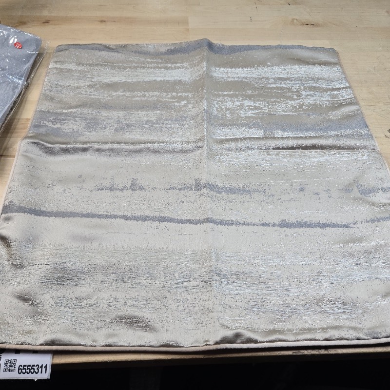 lot 6555311 image: 1 Pc Extra Large 24x24in Throw Pillow Cover