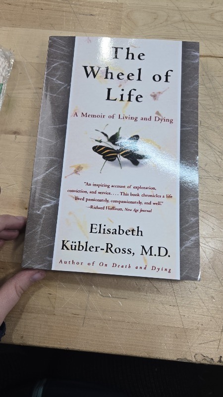 lot 6556073 image: The Wheel of Life - (An Inspiring Autobiography) by Elisabeth Kubler-Ross (Paperback)