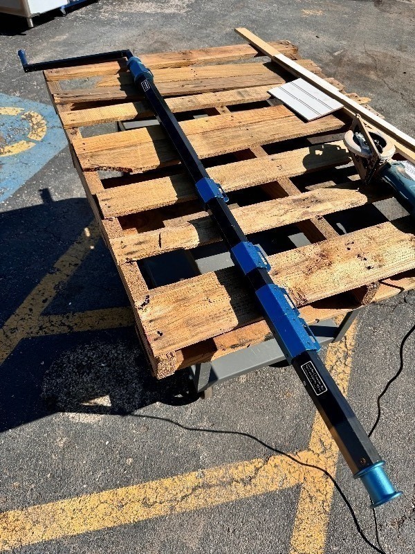 lot 97 image: New Heavy Duty Commercial 57 Standard Multipurpose Transfer Bar w Pop-Out Crank