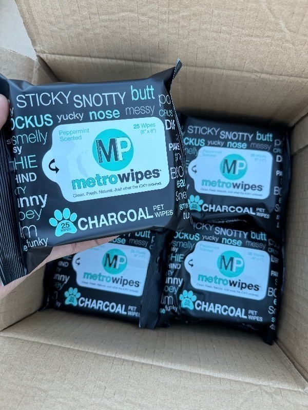 lot 88 image: 8 New Packs of Metro Wipes METRO PAWS Charcoal Pet Wipes, Peppermint (25 per Pack)