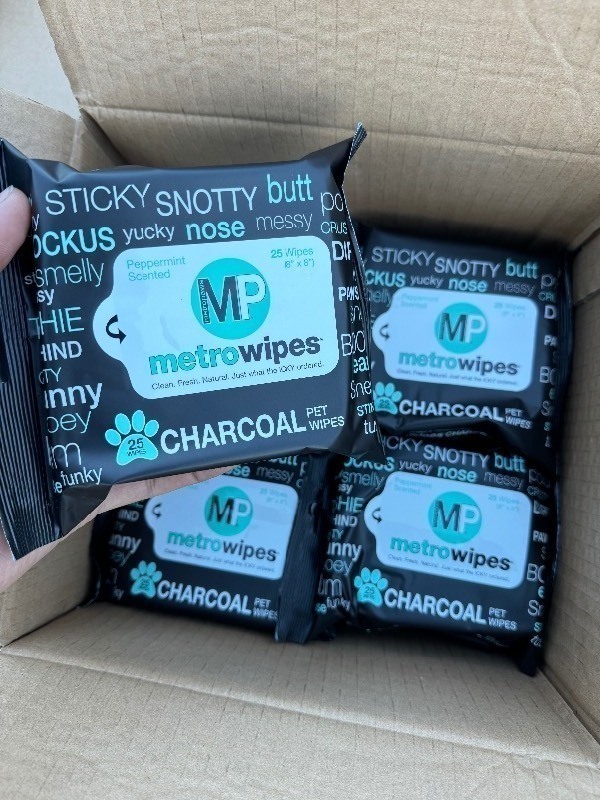 lot 89 image: 8 New Packs of Metro Wipes METRO PAWS Charcoal Pet Wipes, Peppermint (25 per Pack)