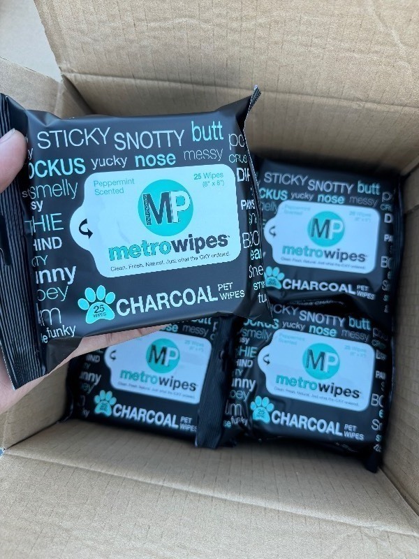 lot 90 image: 8 New Packs of Metro Wipes METRO PAWS Charcoal Pet Wipes, Peppermint (25 per Pack)