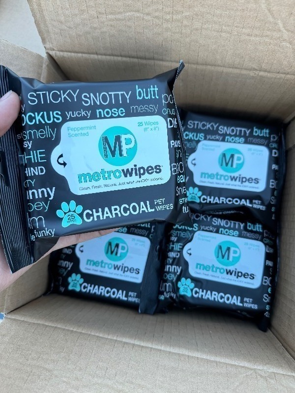 lot 91 image: 8 New Packs of Metro Wipes METRO PAWS Charcoal Pet Wipes, Peppermint (25 per Pack)