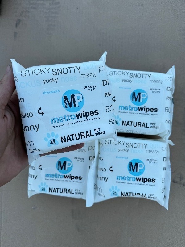 lot 92 image: 8 New Packs of Metro Wipes METRO PAWS Natural Pet Wipes, Unscented (25 per Pack)