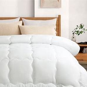 lot 16492 image: KING 90x 102 COMFORTER