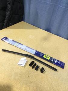lot 1201 image: Peak Optix Plus Windshield Wiper 20 in, Premium Beam.