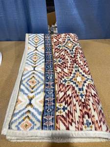 lot 2222 image: Members Mark Plush Sherpa Throw 60in x 70in