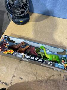 lot 3218 image: Members Mark 5pk Dinosaur Action Figures