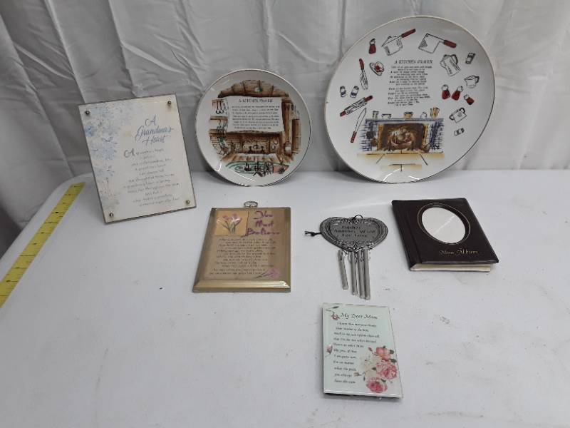 lot 55947 image: Various Decor Items - 7 items