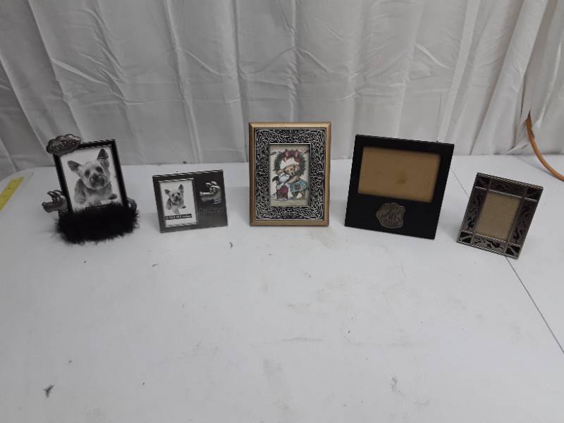 lot 55988 image: Dog Related Picture Frames - qty 5