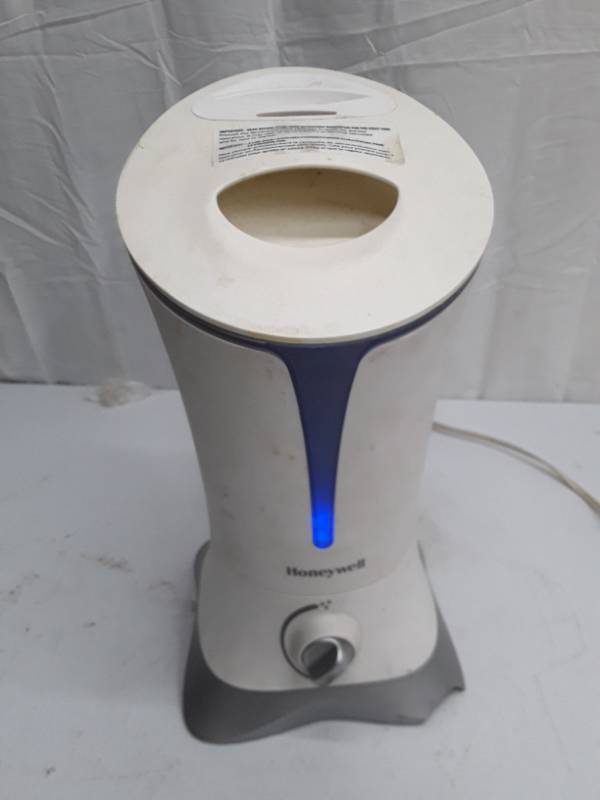 lot 56038 image: Honeywell #HUT-102M Humidifier - used