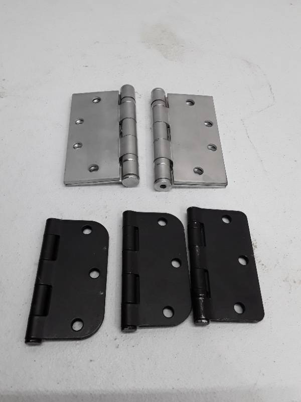 lot 56076 image: Hinges - 5 PC