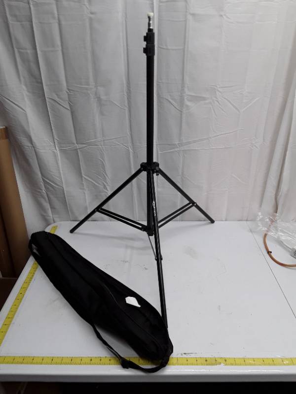lot 56580 image: Amazon Basics Tripod Stand with Case
