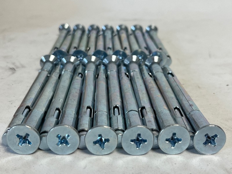 lot 536 image: 25 CARBON STEEL SLEEVE ANCHOR 5 x  AEROSMITH FLAT HEAD FASTENING SYSTEMS