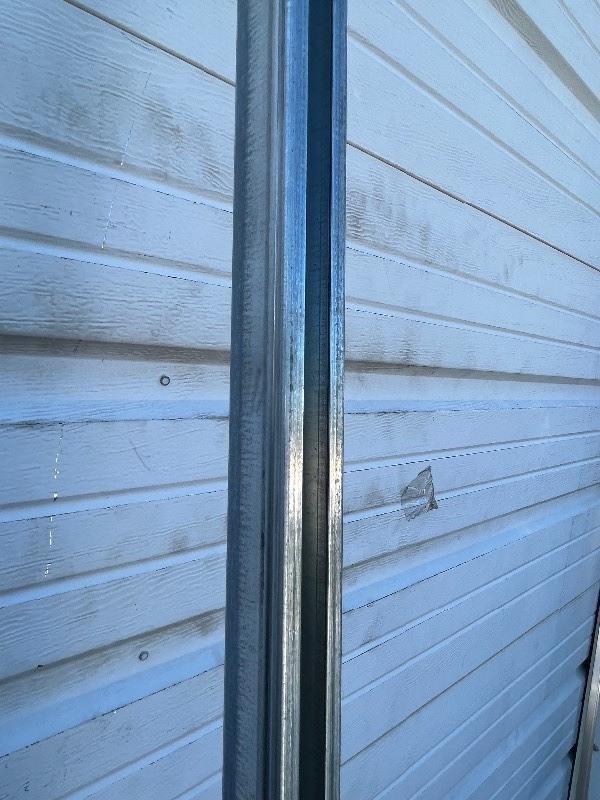 lot 678 image: METAL TRACK MATERIAL - EASILY CUT TO SIZE 9ft x �x �