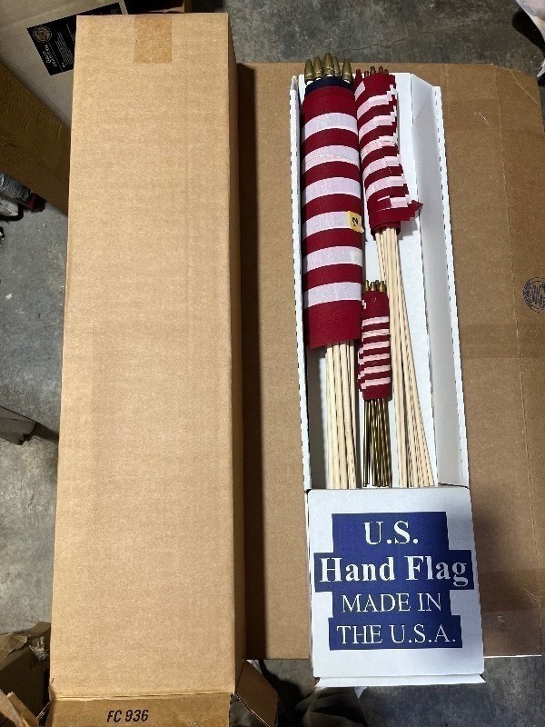 lot 552 image: Box of American Flags (3 different sizes)  Large - 12  Med - 12  Small - 12   36 flags total