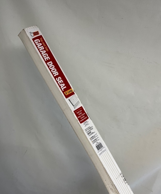 lot 291 image: 2 FROST KING WHITE TOP & SIDES GARAGE DOOR SEALS - 9ft long per
