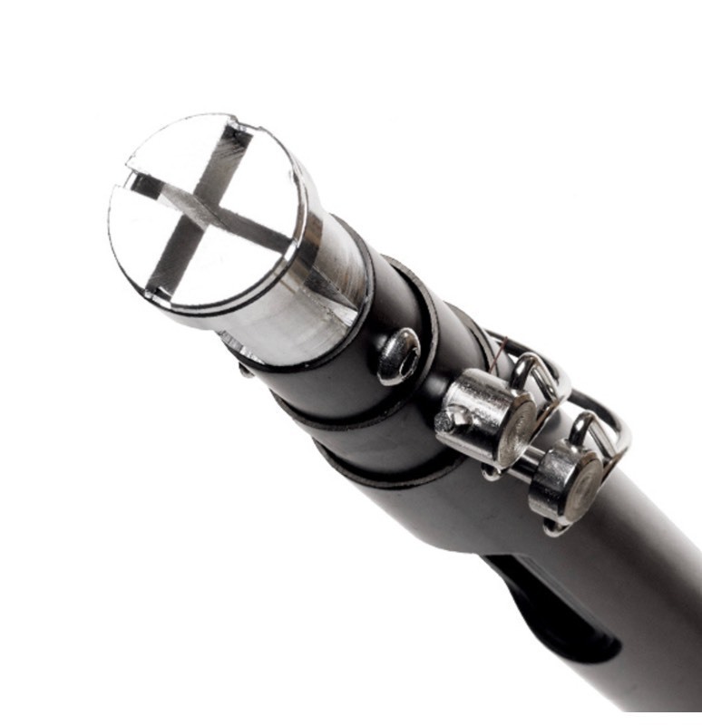 lot 651 image: BLUEPOINT FASTENERS - ALUMINUM TELESCOPIC POLE 6 to 8 (P618L)