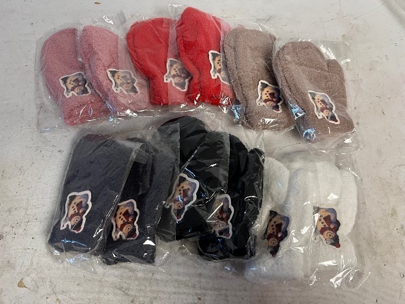 lot 69 image: NEWITIN 12 PAIRS OF KIDS MITTINS 2 EACH COLOR SIZE YOUTH MED