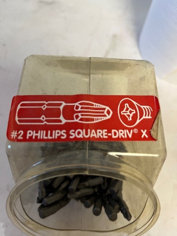 lot 2627 image: 10 #2 PHILLIPS 1 SQUARE-DRIV� X DRILL BITS
