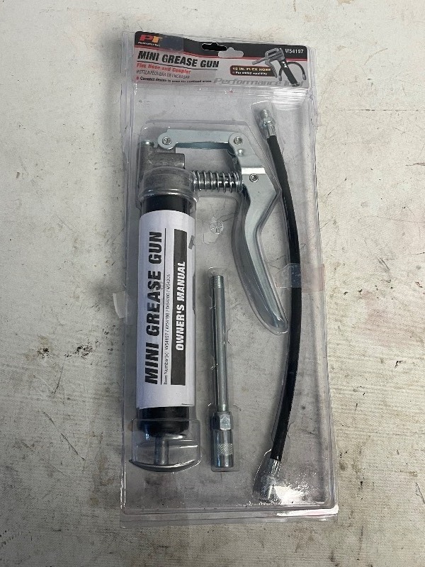 lot 46 image: PT MINI GREASE GUN 12 FLEX HOSE