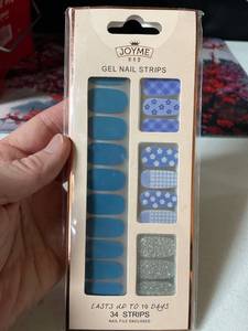 lot 2128 image: Weinsentking Gloss Nail Strips - UV Free, Chip Resistant, Easy to Apply & Remove, Long Lasting Gel Nail Stickers  Contains 34 Nail Wraps, 1 Nail File