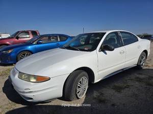 lot 2422 image: 2000 Oldsmobile Alero, WHITE
