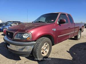 lot 2424 image: 1998 Ford F150, BURGANDY