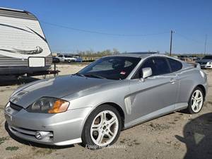 lot 2430 image: 2004 Hyundai Tiburon, SILVER