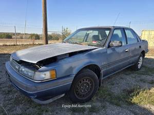 lot 2435 image: 1990 Mazda 626, BLUE