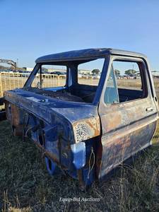 lot 2440 image: 1975 Ford F250, BLUE
