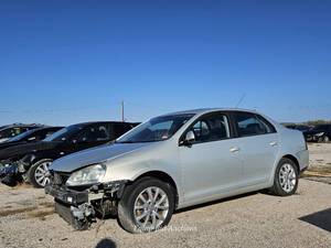lot 2451 image: 2010 Volkswagen Jetta, SILVER