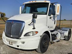 lot 101 image: 2012 International Prostar Semi - MaxxForce Diesel Engine 430HP - Eaton Fuller 10 Speed Transmission - 5th Wheel & Pintle Hitch w Pilot Electric Brake System for Non Air Brake Trailers