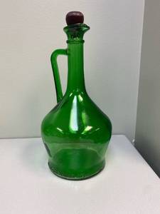 lot 2000 image: Vintage Green Glass Decanter
