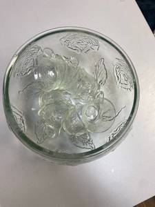 lot 2529 image: Vintage Punch Bowl Set with 8 Cups- Very good condition