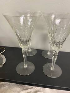 lot 2535 image: Elegant Antique Martini Glasses- Set of (4)