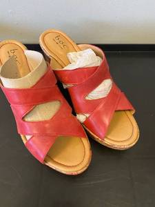 lot 2549 image: b.o.c Floral Wedge Size 11  - Shows some wear on the sole. Good Condition