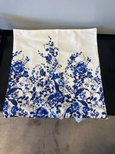 lot 2554 image: (1) Floral Blue and White Throw pillow Case- Very soft