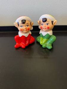 lot 2560 image: Little elf salt and pepper shakers- Gently used