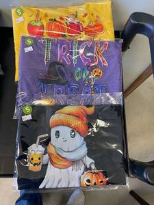 lot 2562 image: (3) HalloweenFall T-shirts Size- Small