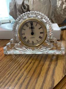 lot 2577 image: Vintage Crystal Legends by Godinger Quartz clock 24% Lead Crystal