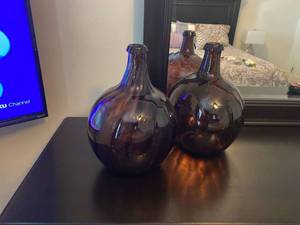 lot 250 image: (2) piece decorative vase set- Purple Amethyst