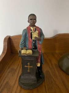 lot 35 image: Black African American Preacher Pastor Minister at Pulpit Figurine Vintage