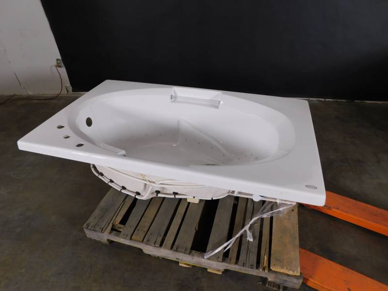 lot 1851 image: Jacuzzi MassageWhirlpool Tub