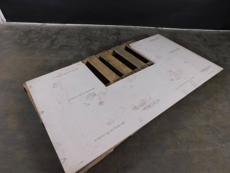 lot 1868 image: Large Cosentino Counter Top Used As Display