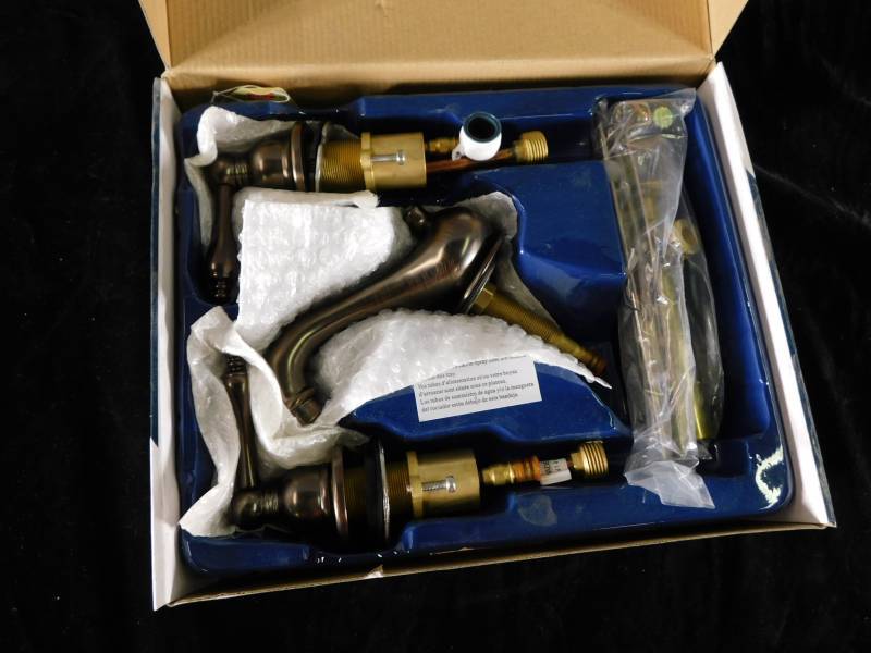 lot 9002 image: Lavatory Faucet