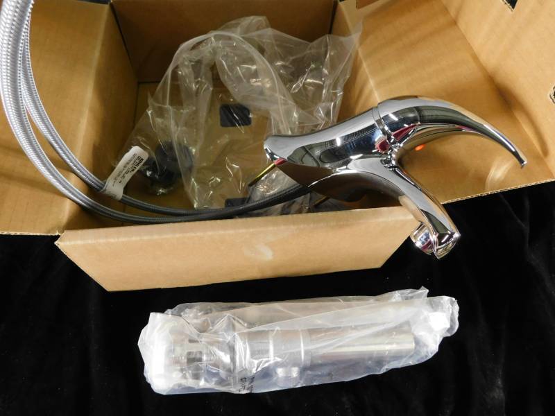lot 9015 image: Lavatory Faucet With Drain